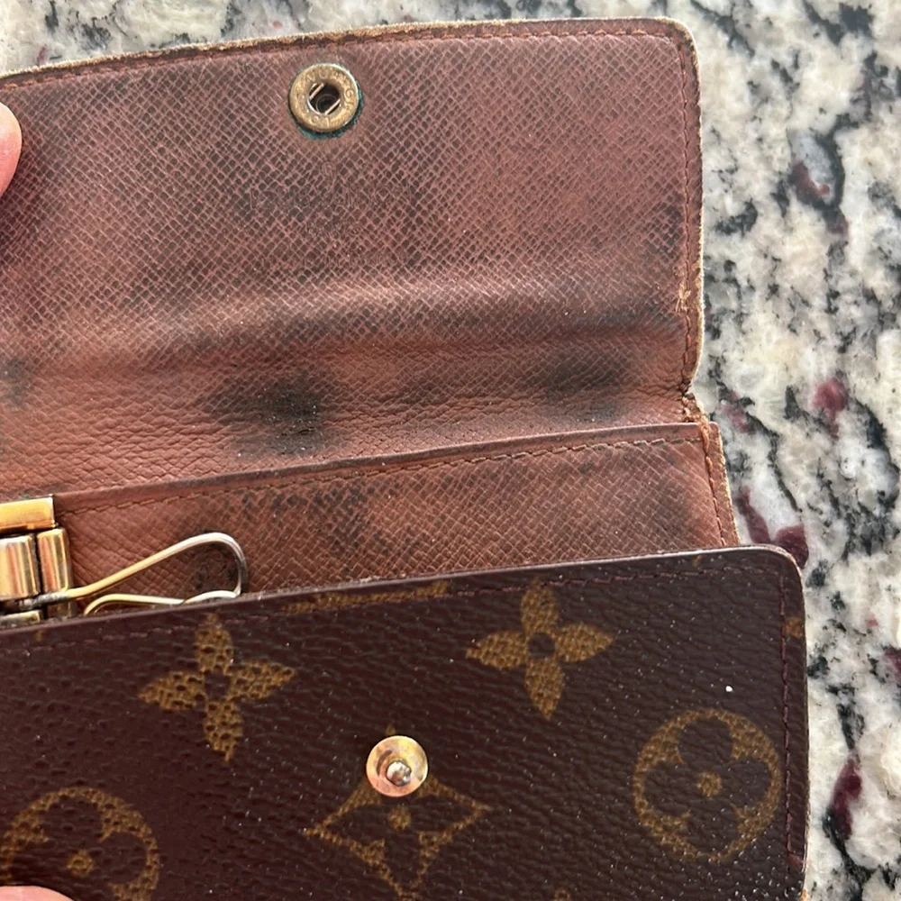 Louis Vuitton Monogram Key Case - Picture 2 of 11